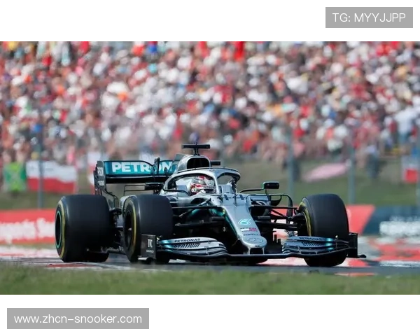 汉密尔顿遭遇“噩梦般”赛季，法拉利主席暗示车手应专注驾驶